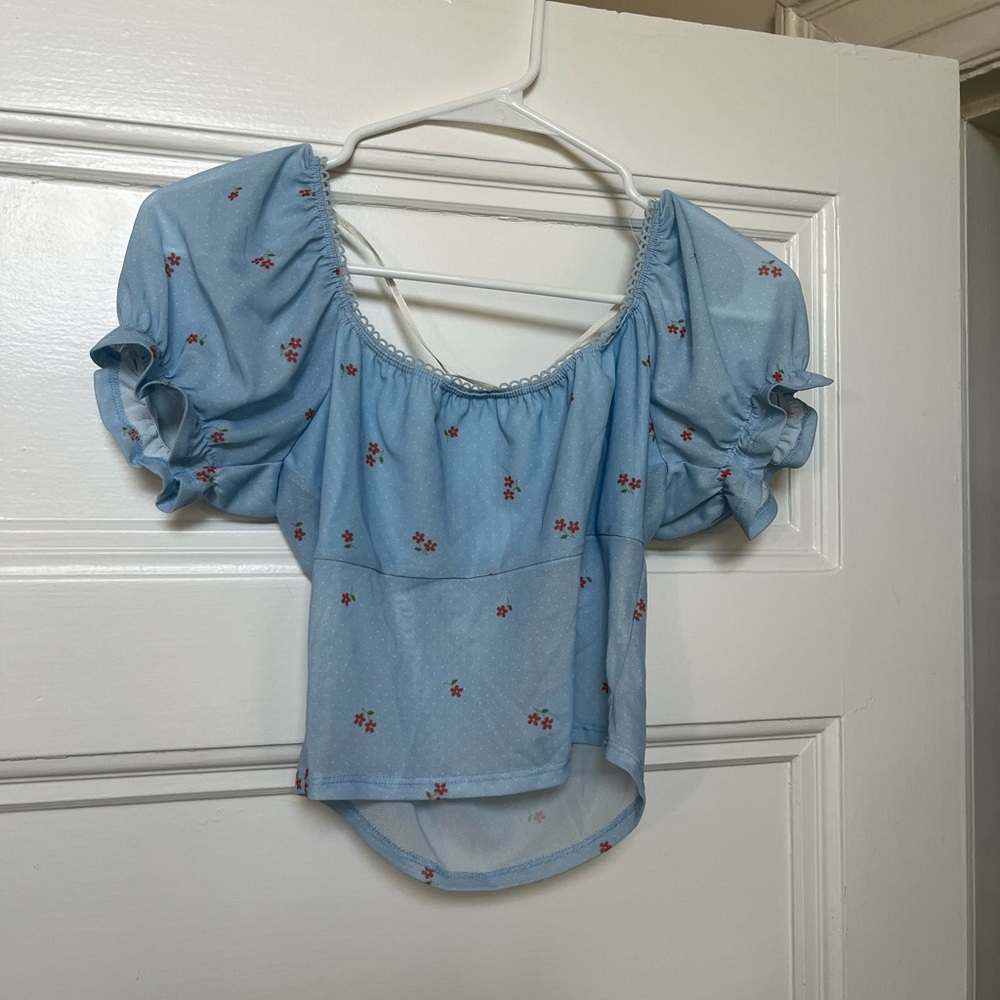 Blue short sleeve crop top